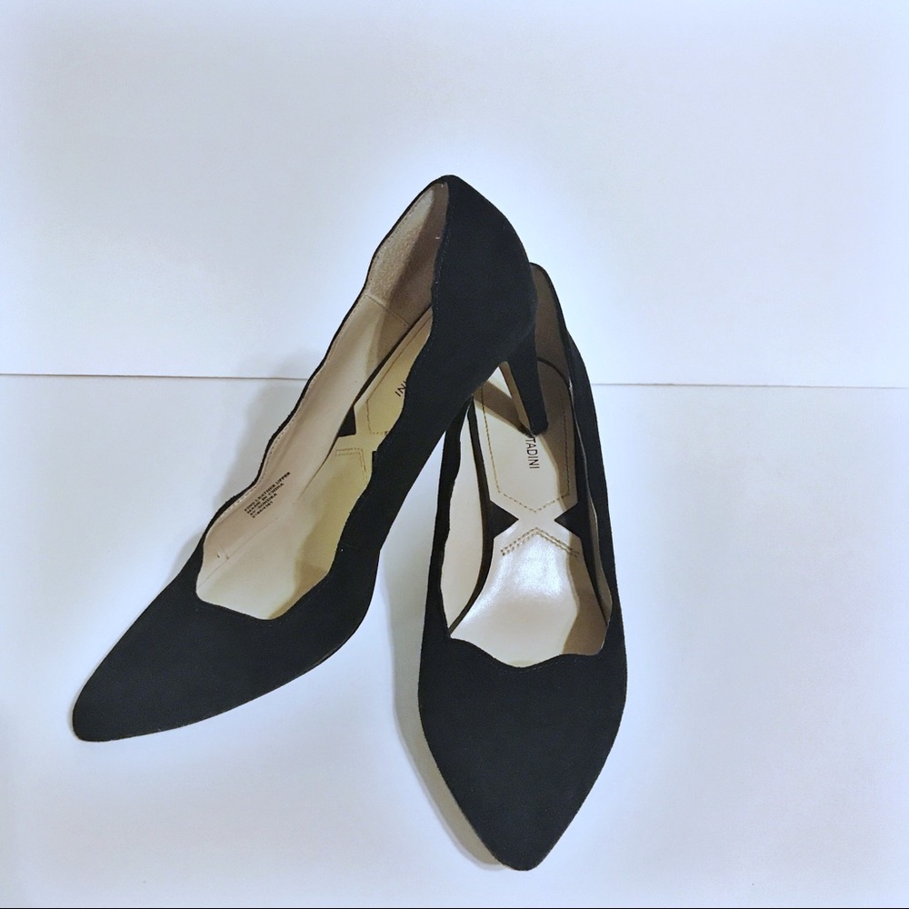 Adrienne Vittadini Sondra Scallop Sued Pumps
